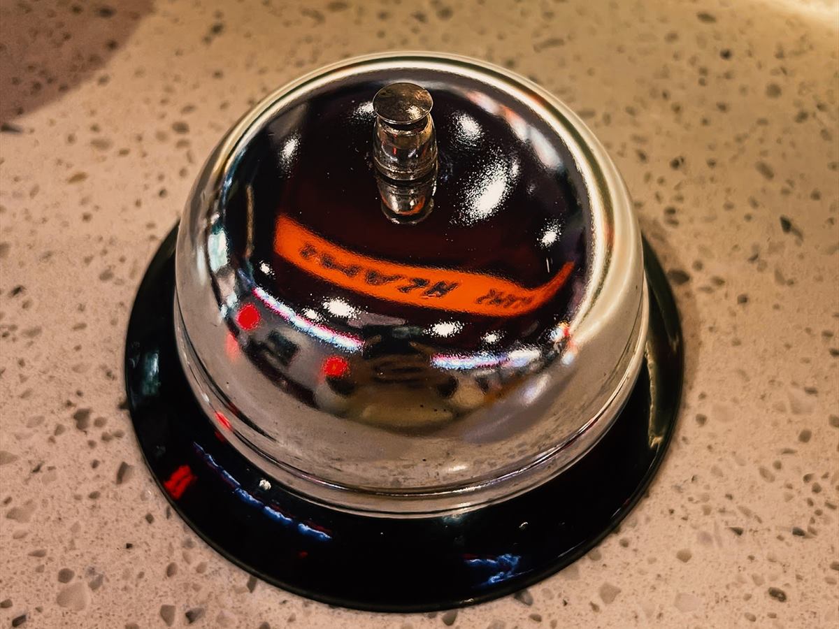 The service bell on the pass