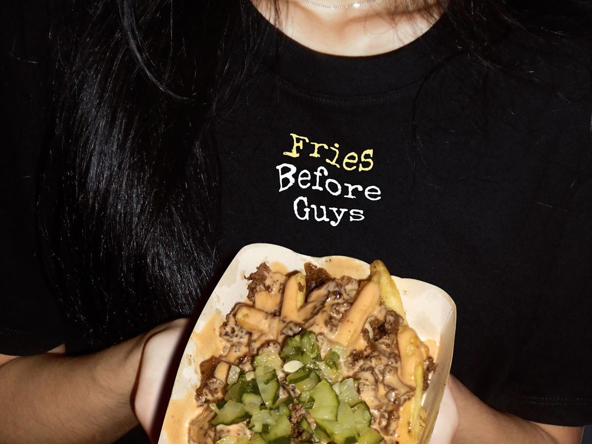 The Fries Before Guys shirt, worn, holding loaded frites